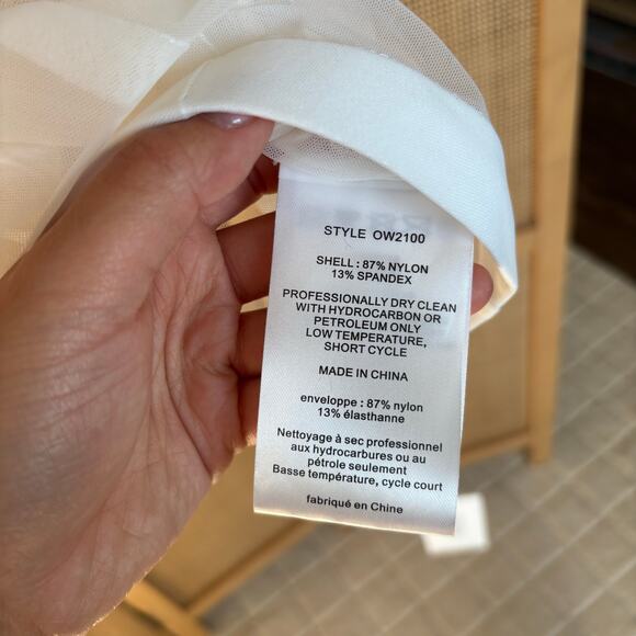 David’s Bridal Long Sleeve Tulle Topper Mesh White Top Button Back size 14 new - Picture 7 of 7